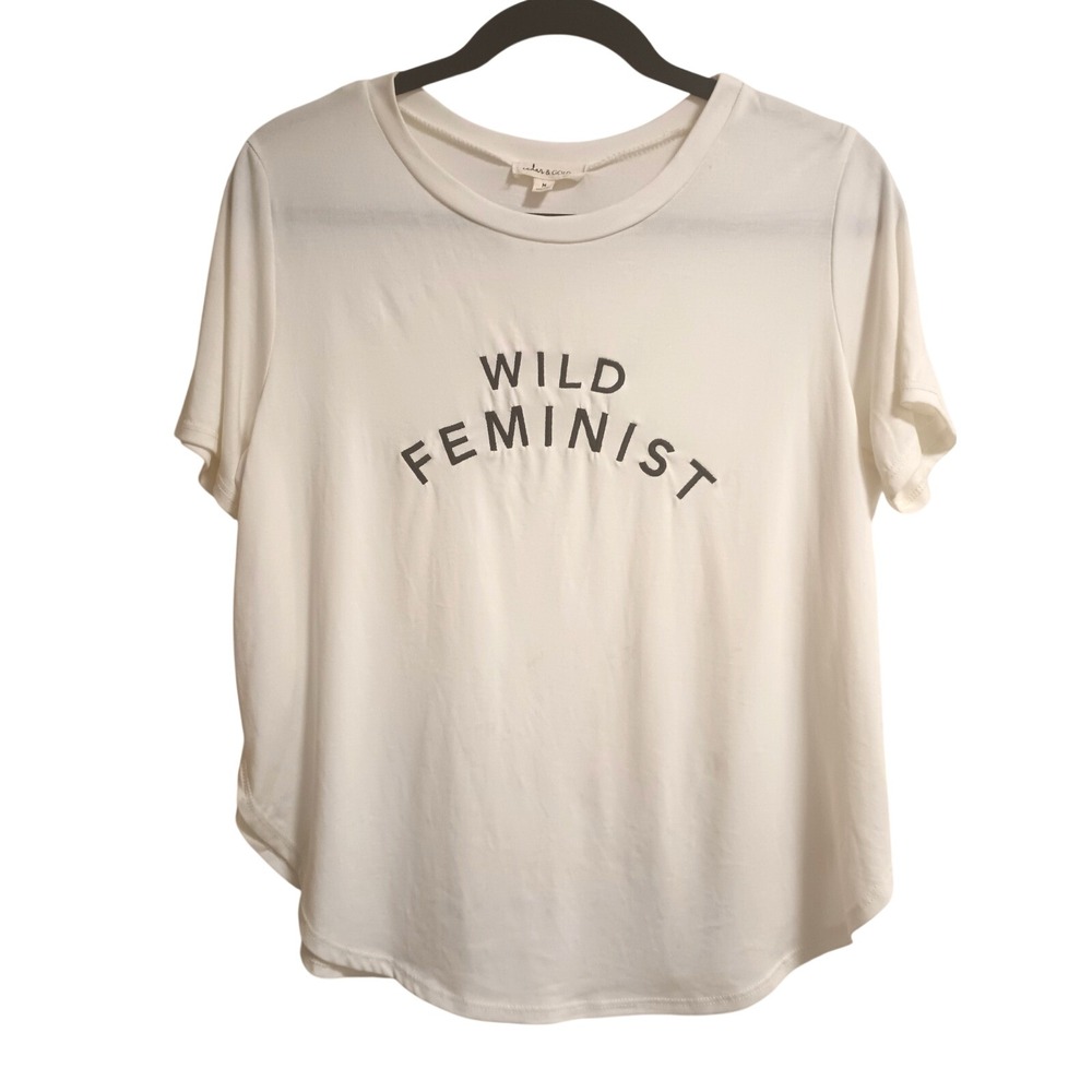 Cedar & Gold Wild Feminist Graphic T-Shirt White Short Sleeve Crew Neck Medium